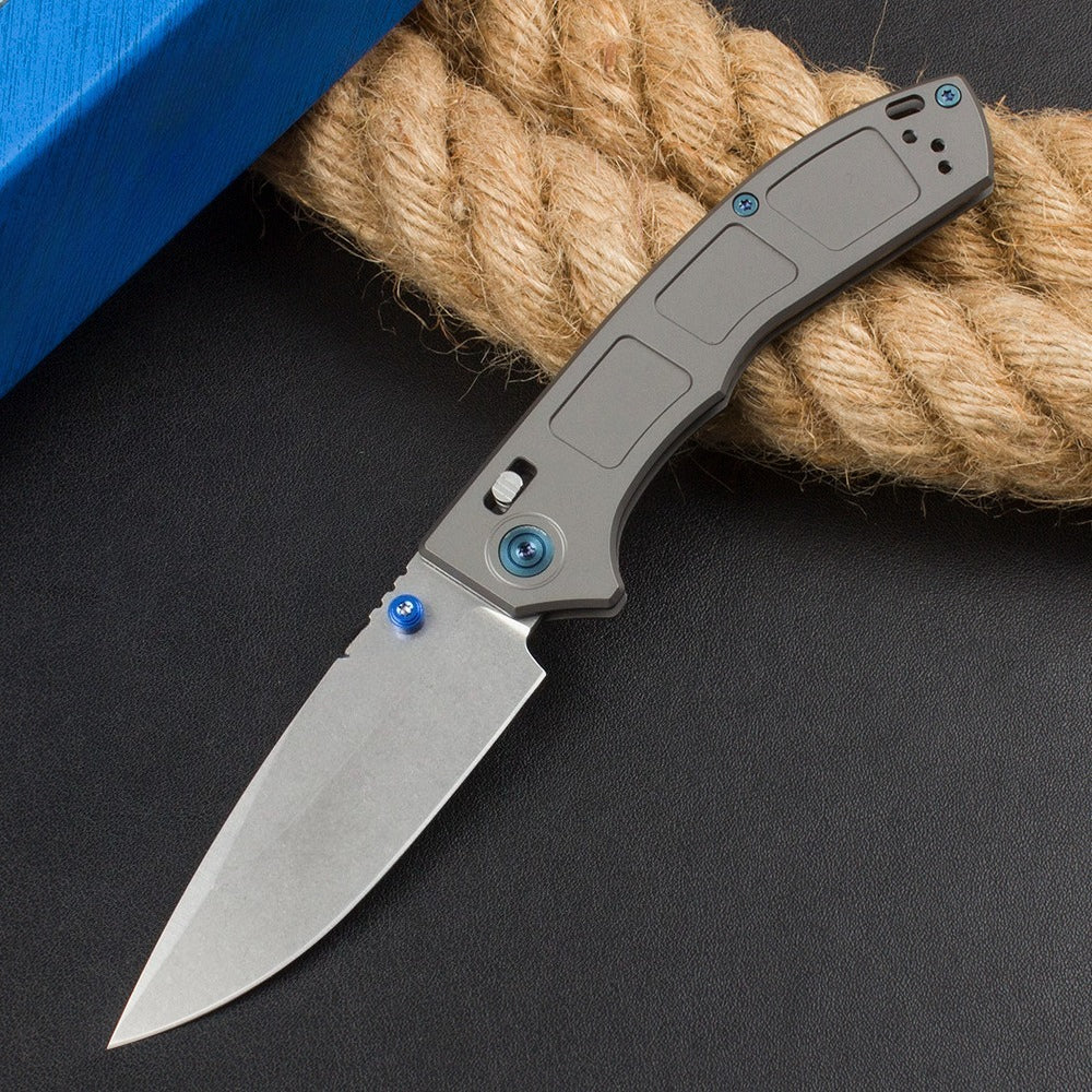 Herramienta plegable de exterior BM748 con mango de aleación de titanio M390