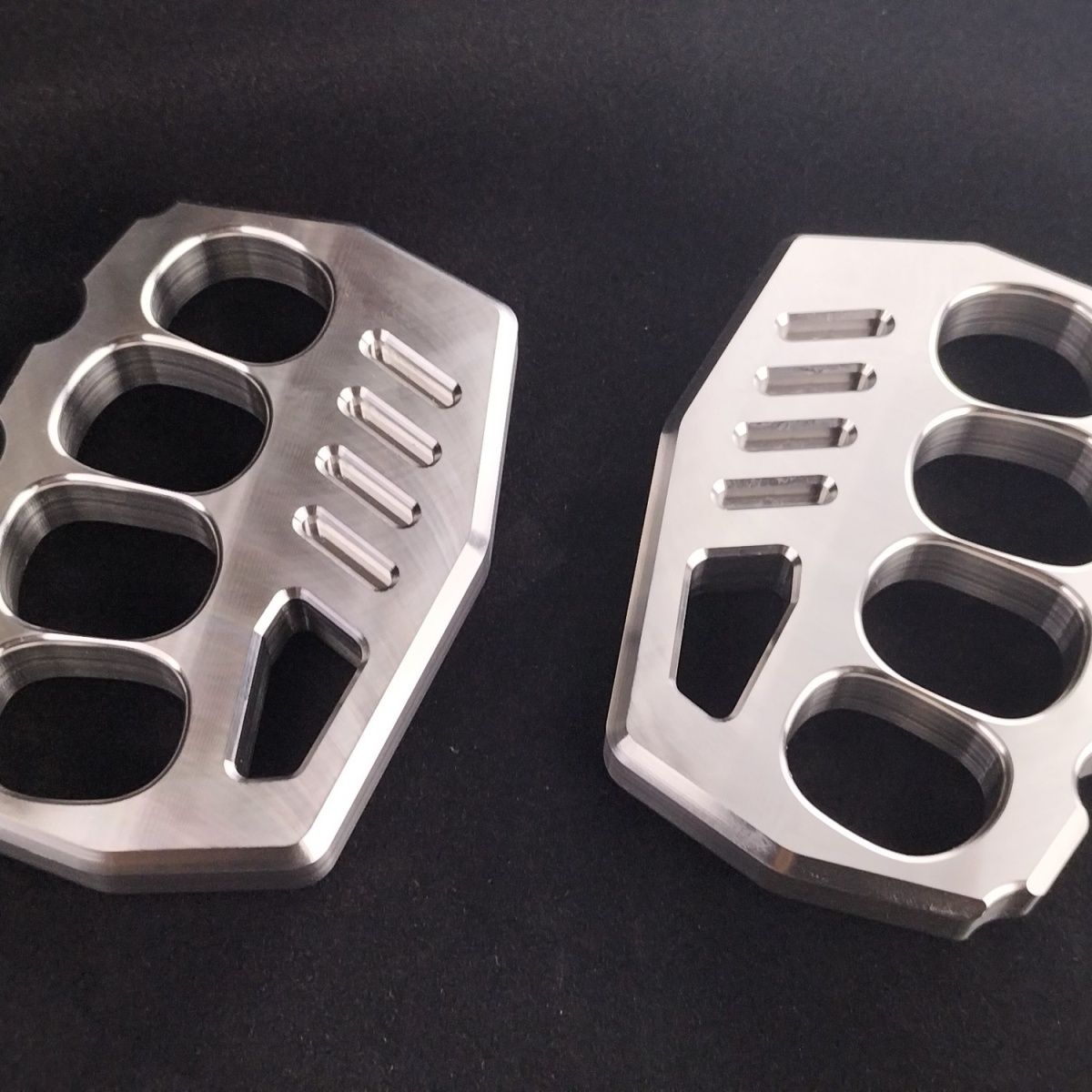 Herramienta EDC de exterior de acero con orificio grande para cuerda