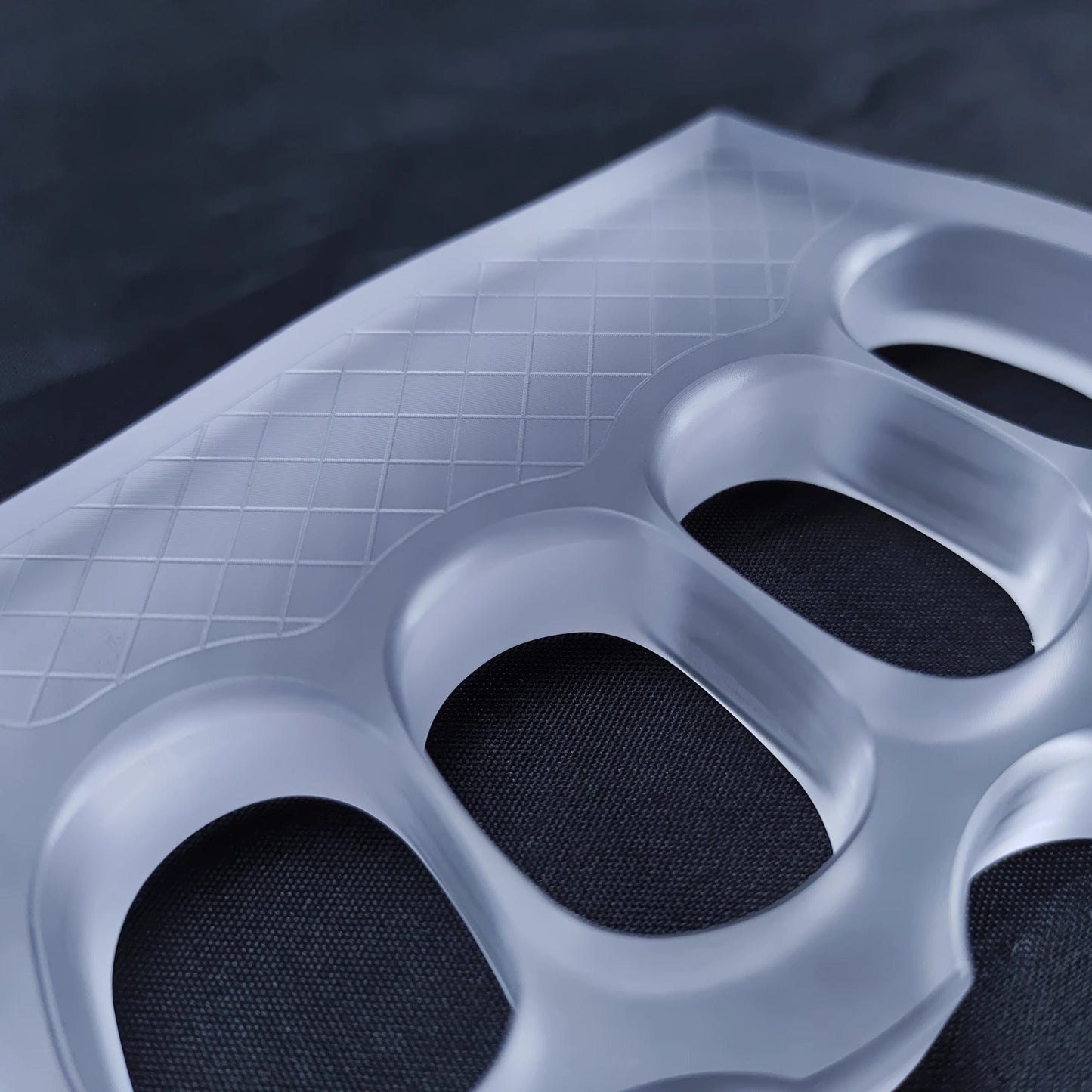 Tirapugni in ottone di plastica per autodifesa