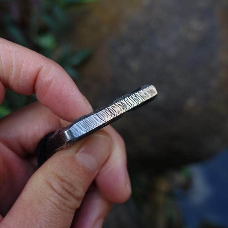Mini apribottiglie portachiavi da zaino con motivo Damasco Strumento EDC
