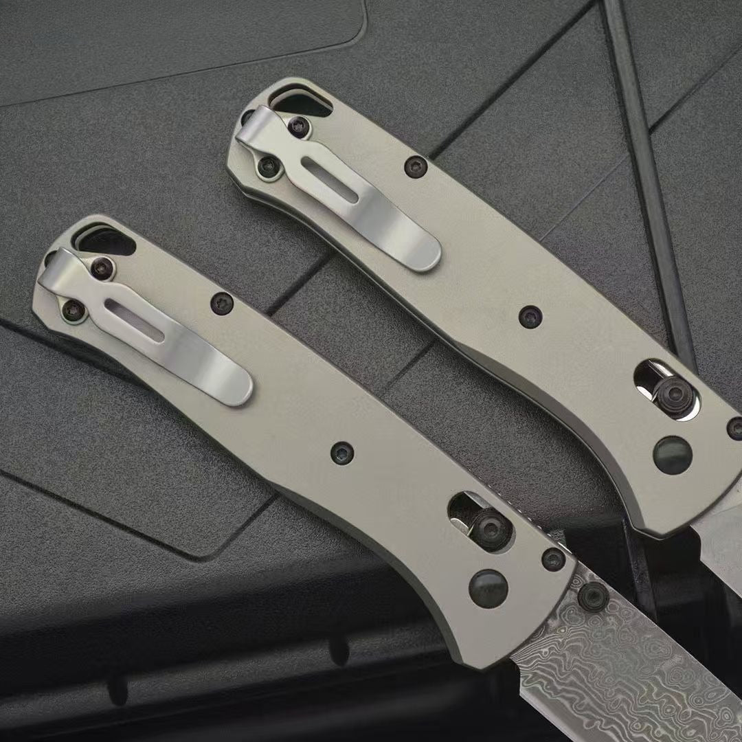 Herramienta plegable de damasco para exterior BM535 con mango plano de titanio