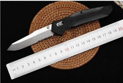 Utensile pieghevole da esterno BM940 con manico in G10 e superficie stonewashed