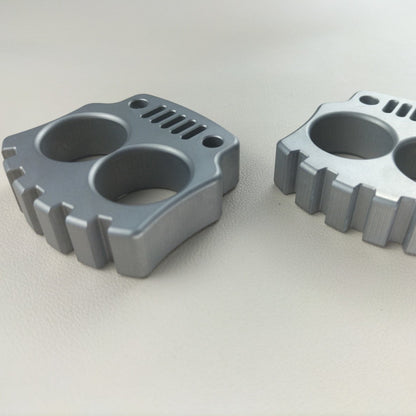 Mini utensile EDC multifunzione rinforzato per due dita