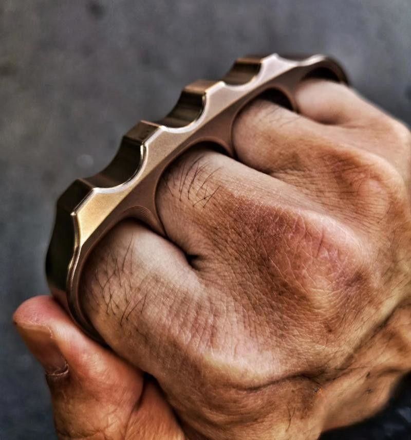Utensile EDC da Esterno in Acciaio a Forma di Pisello