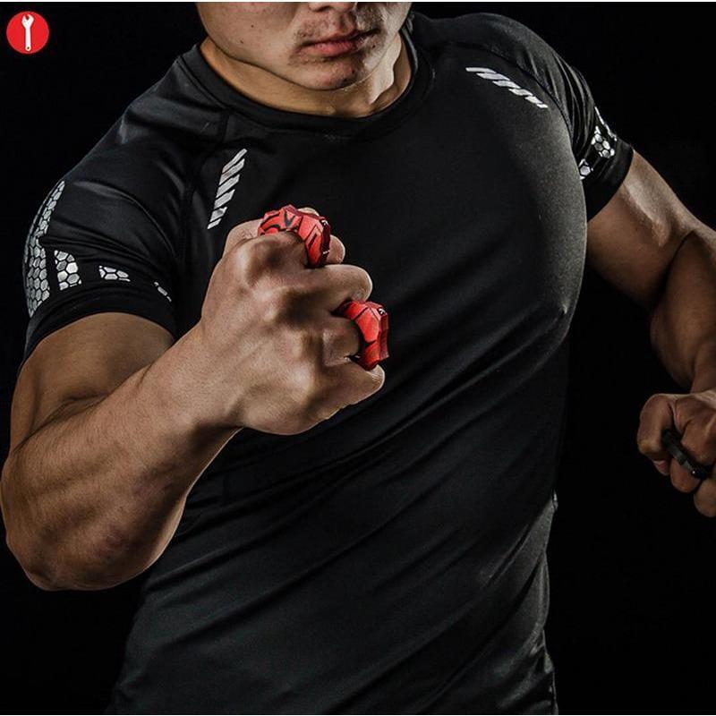 Tirapugni in ottone con tre dita e punte a forma di cavalluccio marino in materiale G10 ultraleggero 2019 