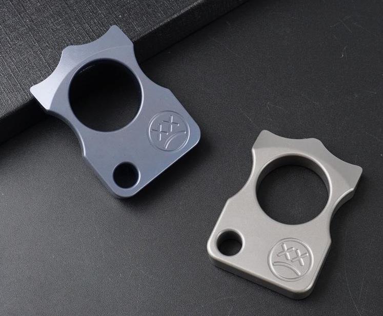 Apribottiglie Mini Portachiavi in Lega di Titanio Strumento EDC Portatile