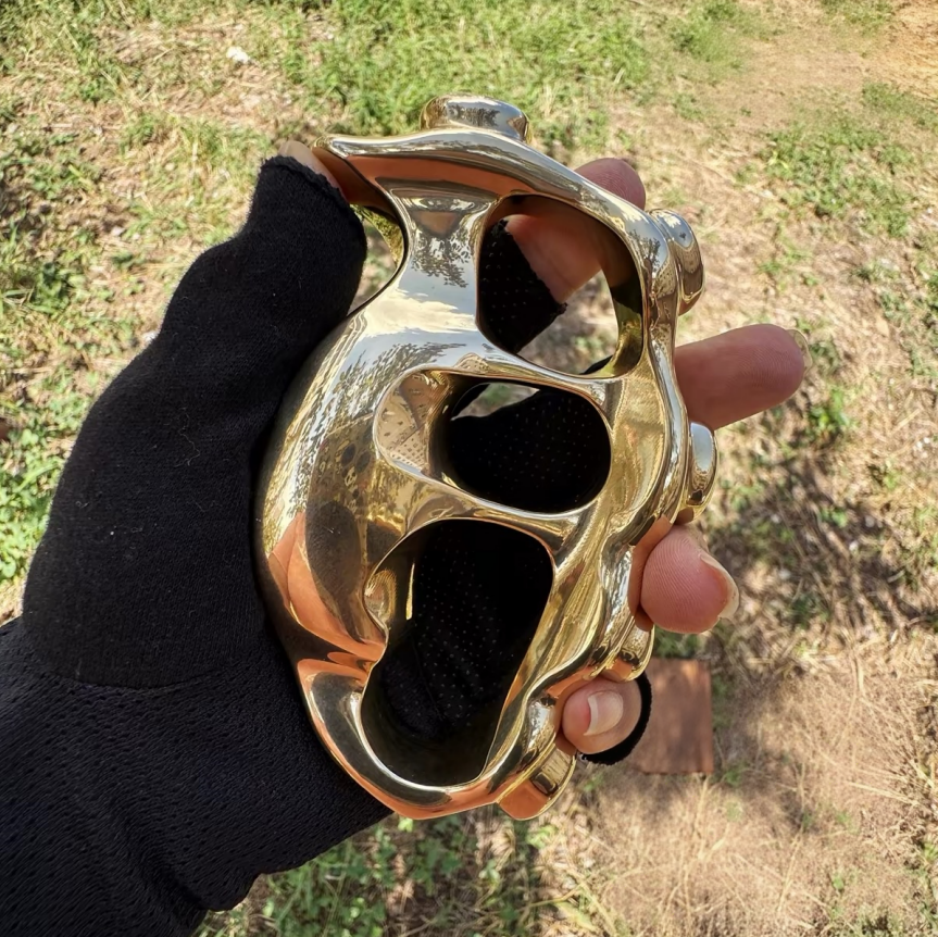 Rechte Hand Metall Kreatives massives EDC Outdoor-Werkzeug