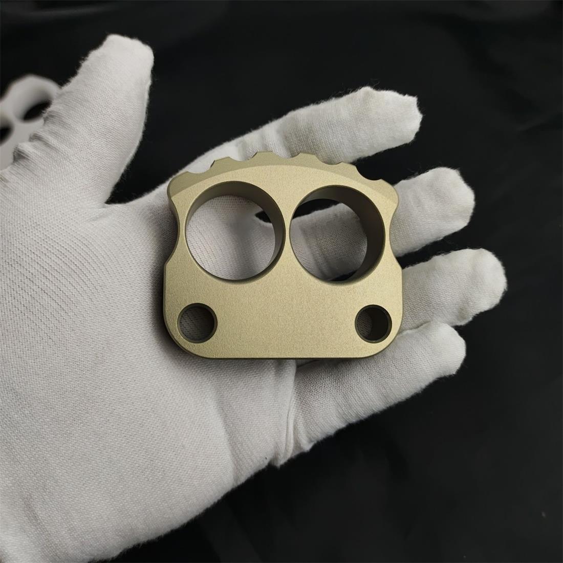 Herramienta EDC portátil de aluminio engrosado de dos orificios con forma de minicalavera