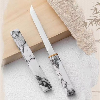 Pequena ferramenta portátil para exterior em forma de fruta