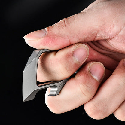 Utensile da esterno multifunzionale in titanio, ciondolo e apribottiglie