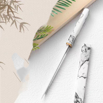 Pequena ferramenta portátil para exterior em forma de fruta
