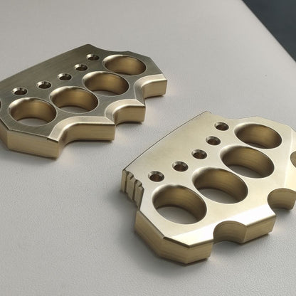 Metallinen vuorenkruunun muotoinen EDC-työkalu ulkoiluun