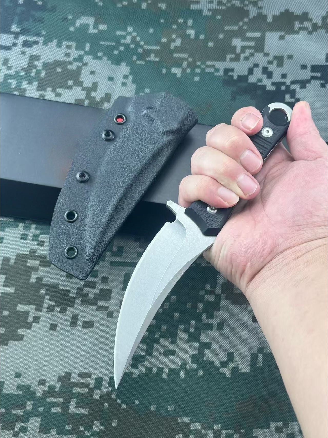 SBK D2 Steel Stonewashed Surface Outdoor Tool