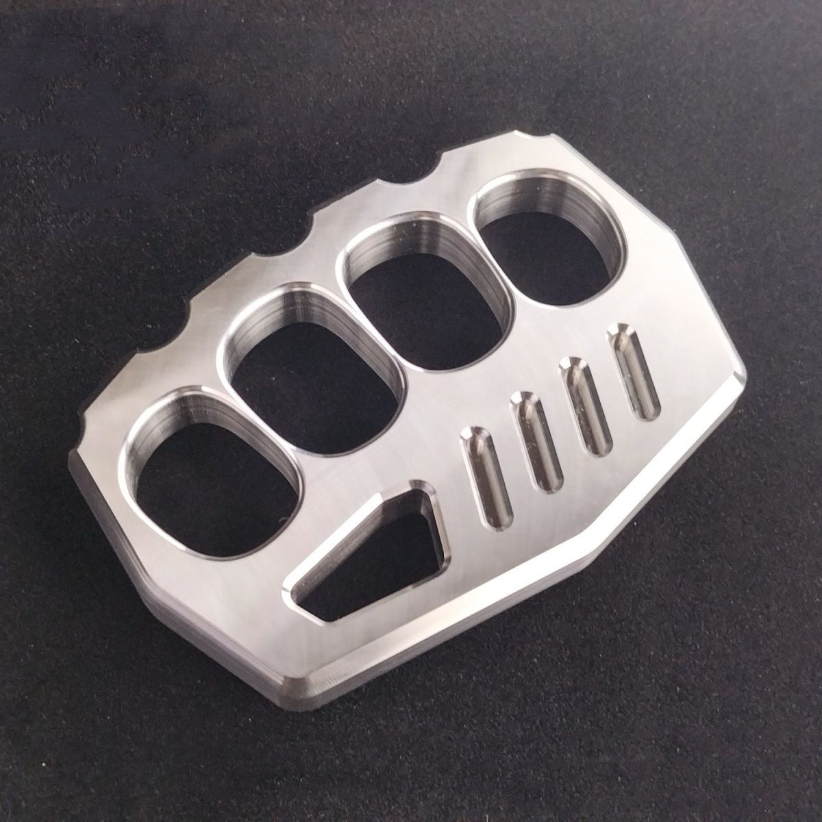 Herramienta EDC de exterior de acero con orificio grande para cuerda