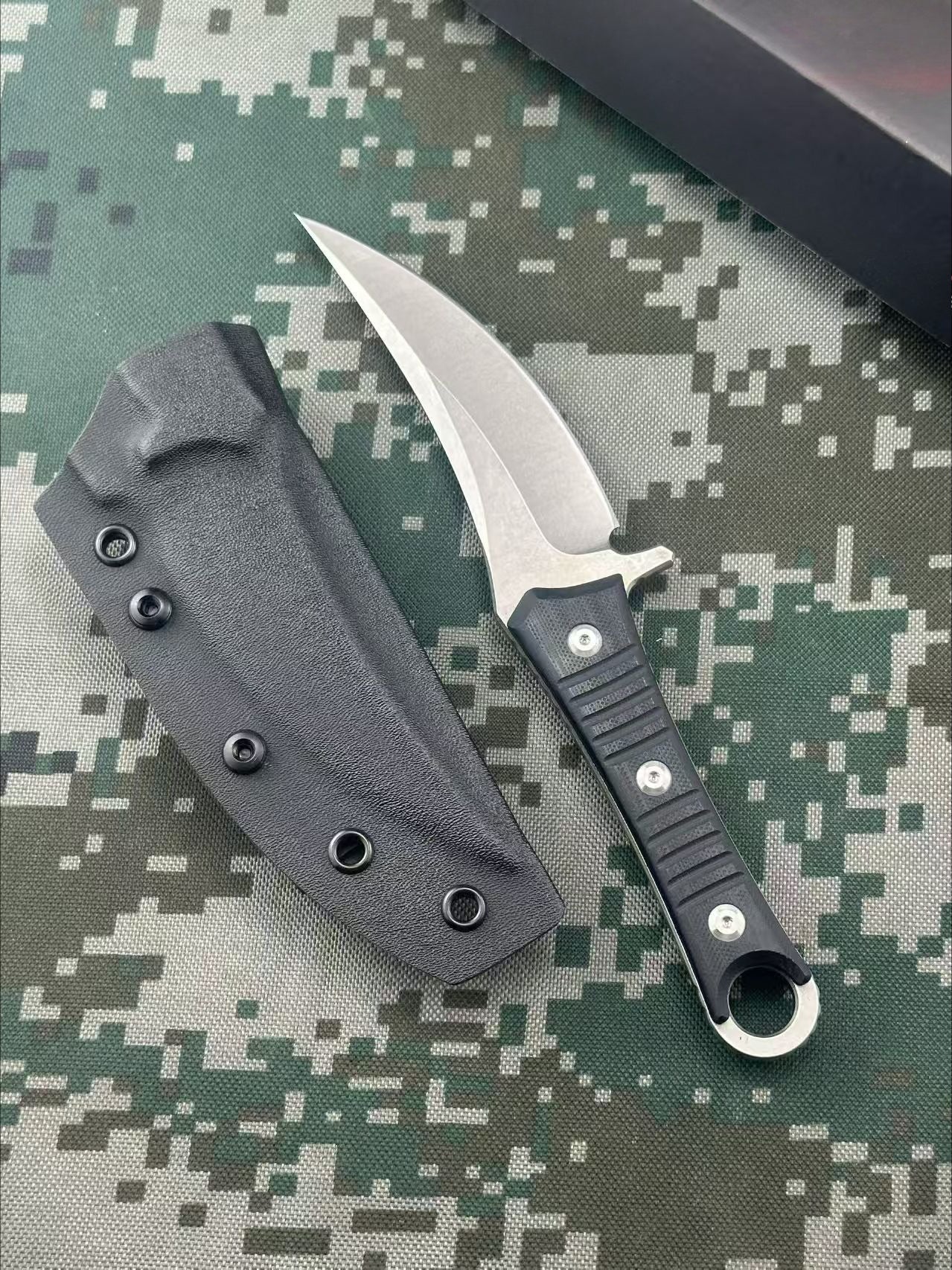 SBK D2 Steel Stonewashed Surface Outdoor Tool