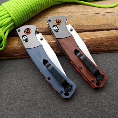 BM15080 Herramienta plegable para exteriores con mango G10 y mango de sándalo