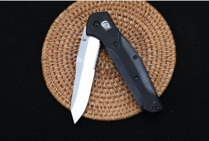 Utensile pieghevole da esterno BM940 con manico in G10 e superficie stonewashed