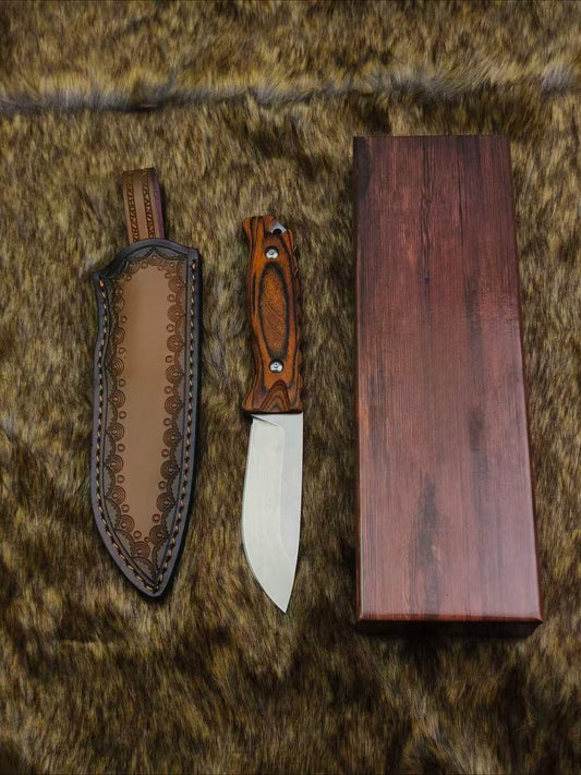 BM15002 Red Wooden Handle N690 Steel Outdoor Tool