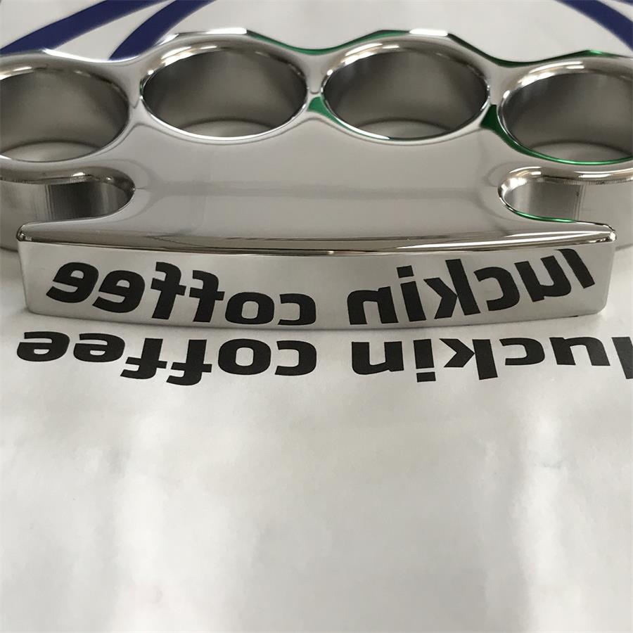 Herramienta para exteriores de acero de espejo clásico con diseño biselado