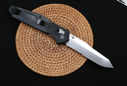 Utensile pieghevole da esterno BM940 con manico in G10 e superficie stonewashed