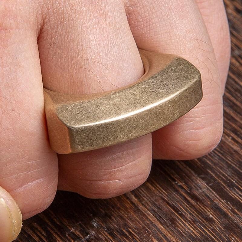 Abridor de botellas Knuck de latón lavado a la piedra 2023 