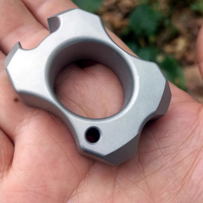 Nuovo tirapugni in acciaio inossidabile con apribottiglie 2025