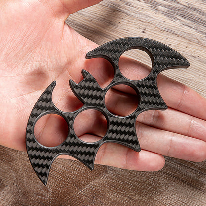 Carbon Fiber Bat Man -messinkinen nyrkkirauta