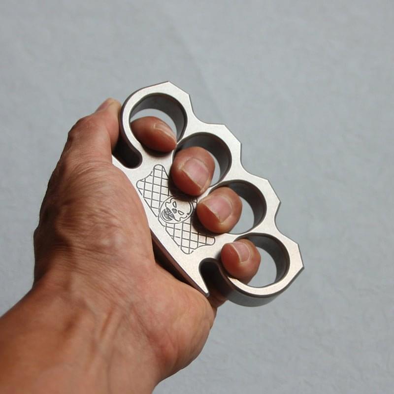 Tirapugni Punisher EDC da Uomo