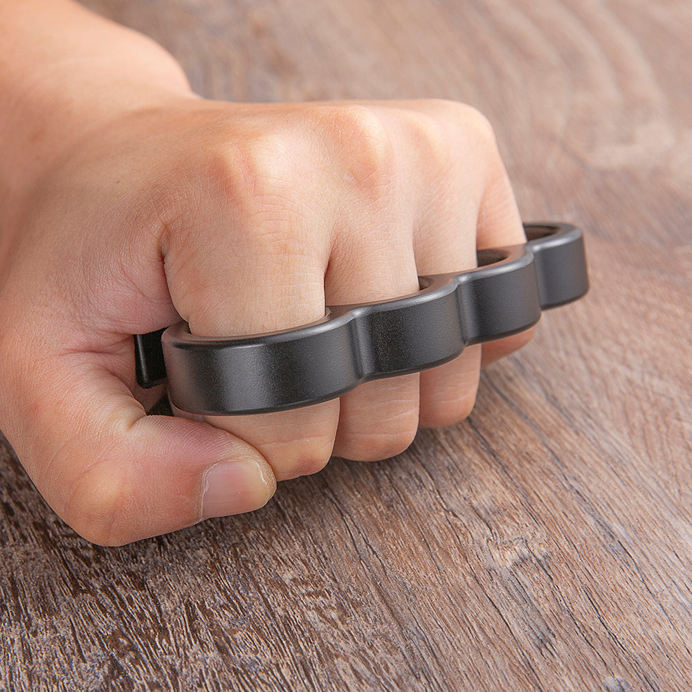 Nuovo apribottiglie in metallo a quattro dita 2024 