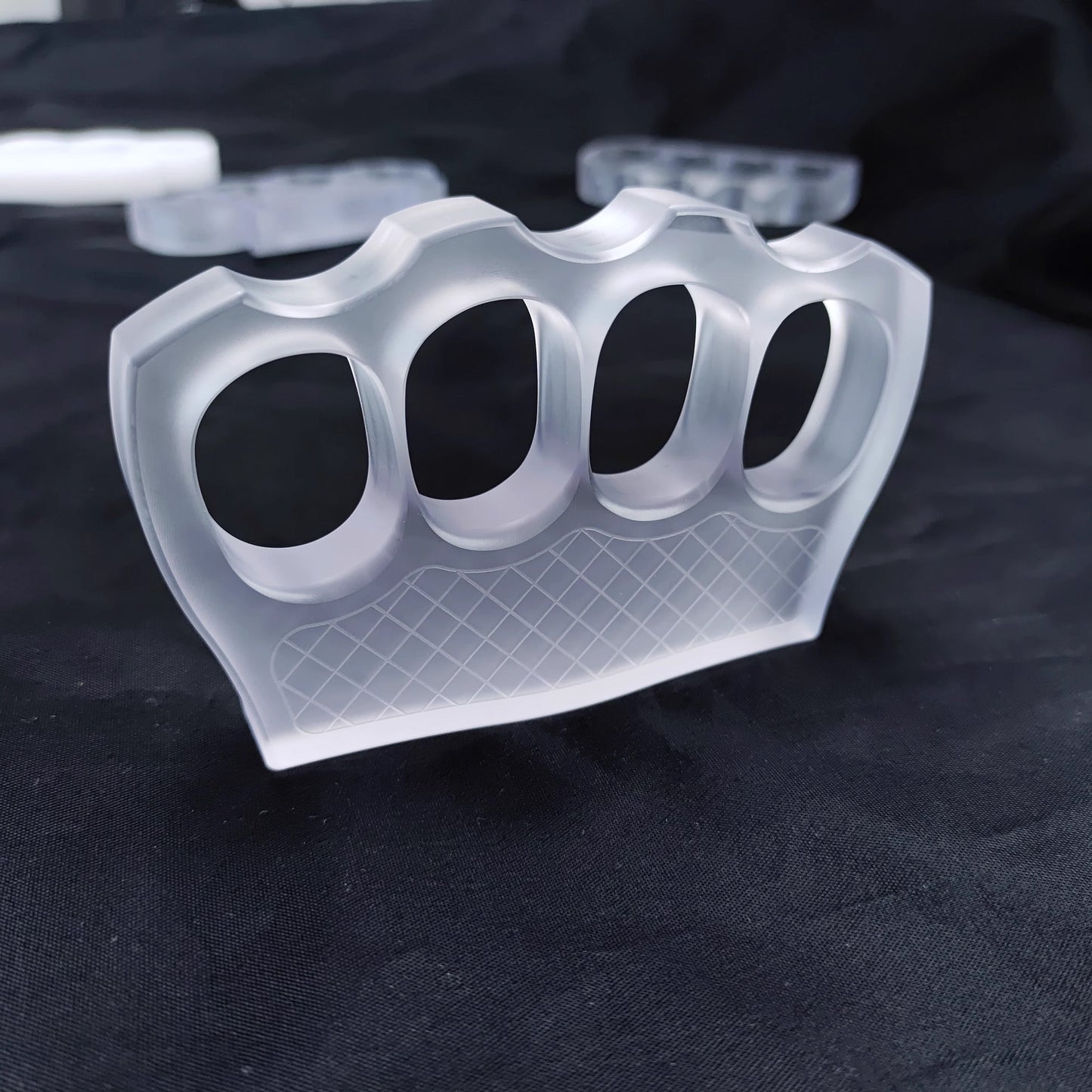 Tirapugni in ottone di plastica per autodifesa 