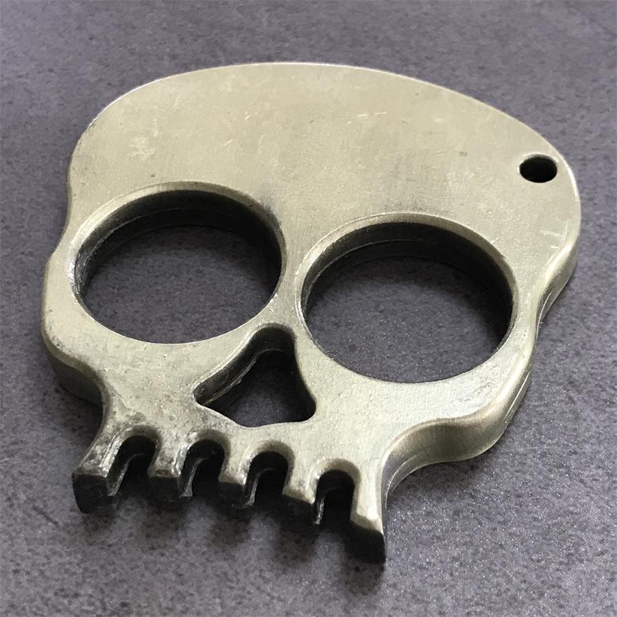 Herramienta de decoración portátil EDC para exteriores con calavera de dos dedos