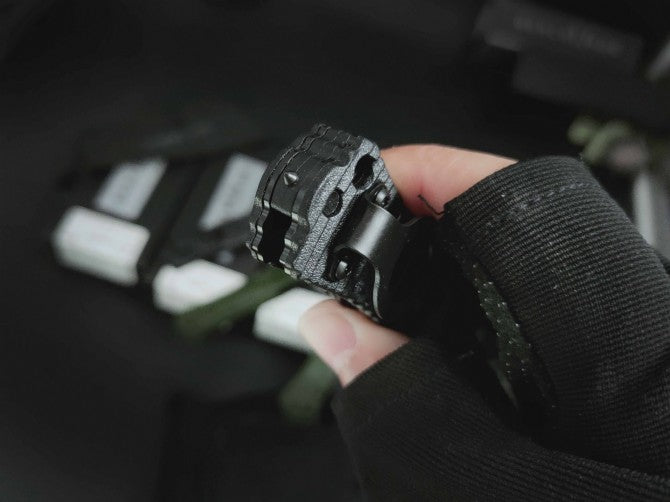 BM391 Nylon Fiberglass Plastic Handle D2 Steel Outdoor Folding Tool