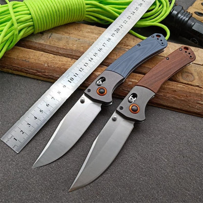 BM15080 Herramienta plegable para exteriores con mango G10 y mango de sándalo